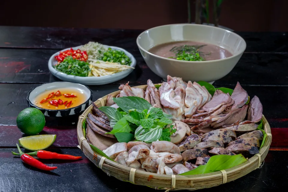Khu bàn và thực đơn